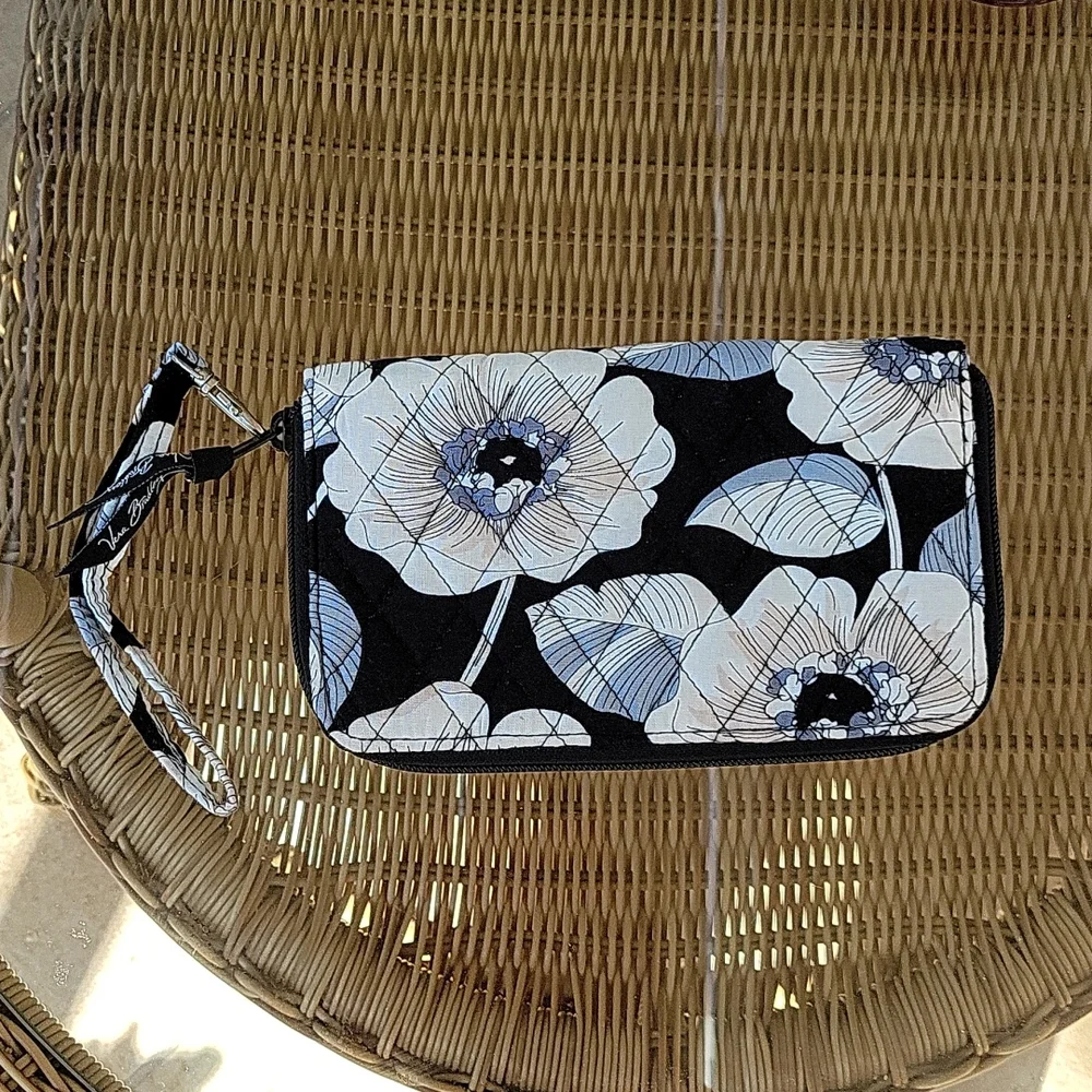 Vera Bradley wristlet in camellia